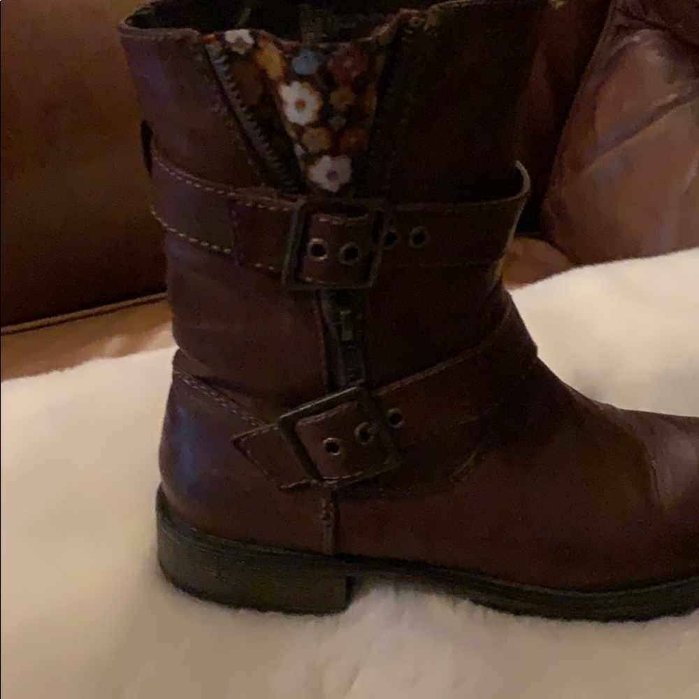 Boots - Picture 2 of 4